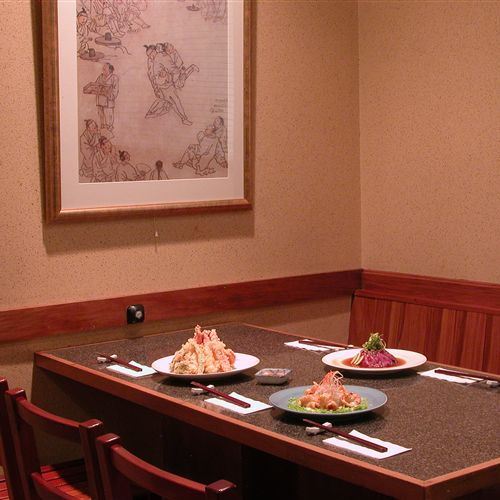Corner table